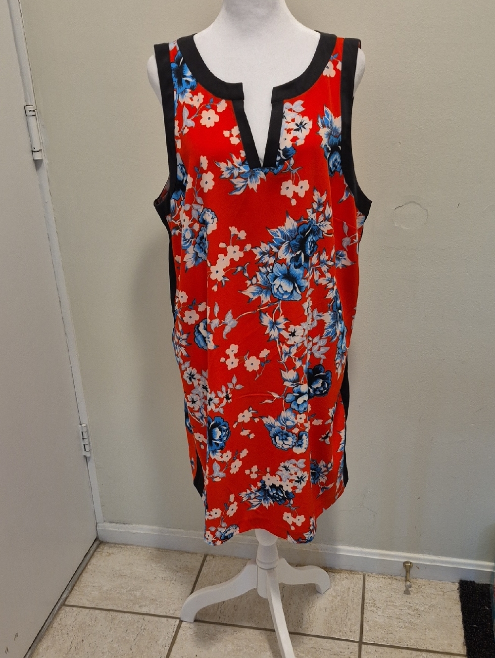 Kensie Red Floral Sleeveless Shift Dress with Blue Blooms